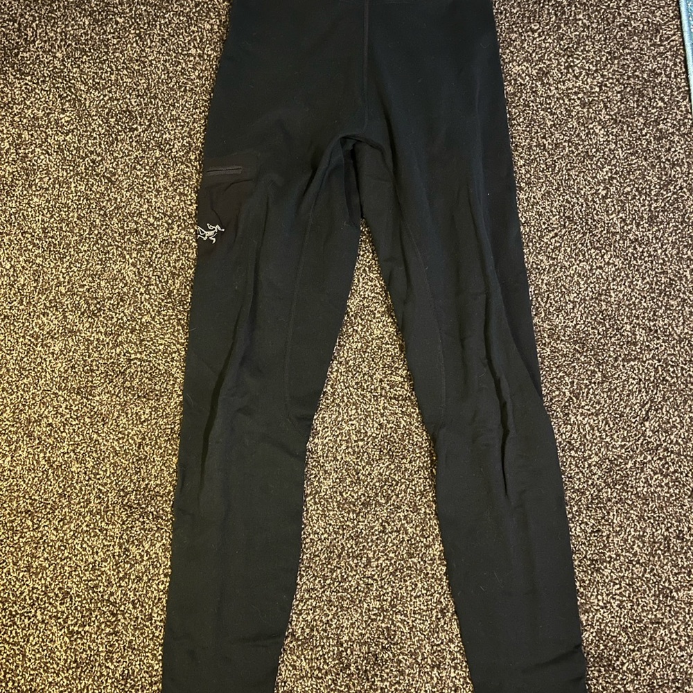 Arc’teryx women’s small base layer leggings